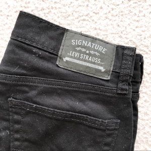 LEVI’S SIGNATURE SKINNY JEANS